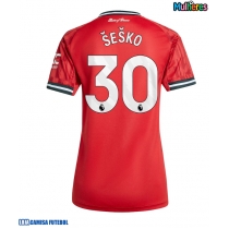 Camisa de Futebol Manchester United Benjamin Sesko #30 Equipamento Principal Mulheres 2025-26 Manga Curta